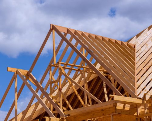 The construction of wooden roof a wooden roofing overlap construction.